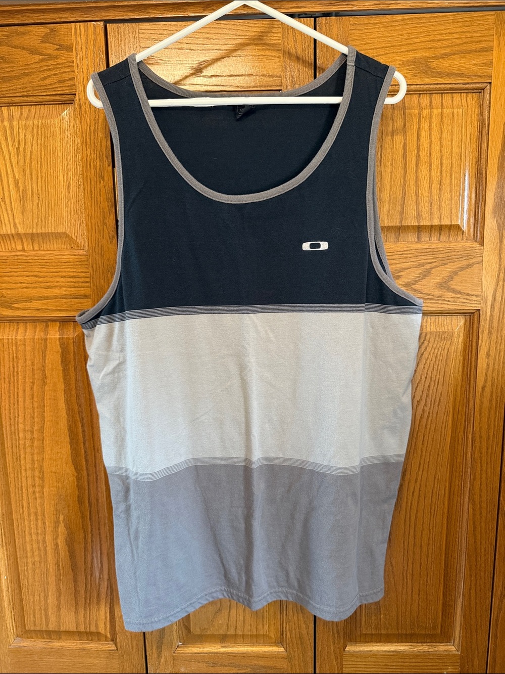 Oakley Men’s Three-Tone Black and Gray Tank Top